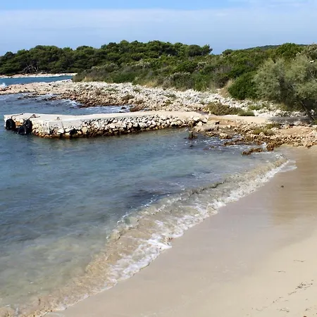 Secluded Fisherman's Cove Kobiljak, - 11391 *