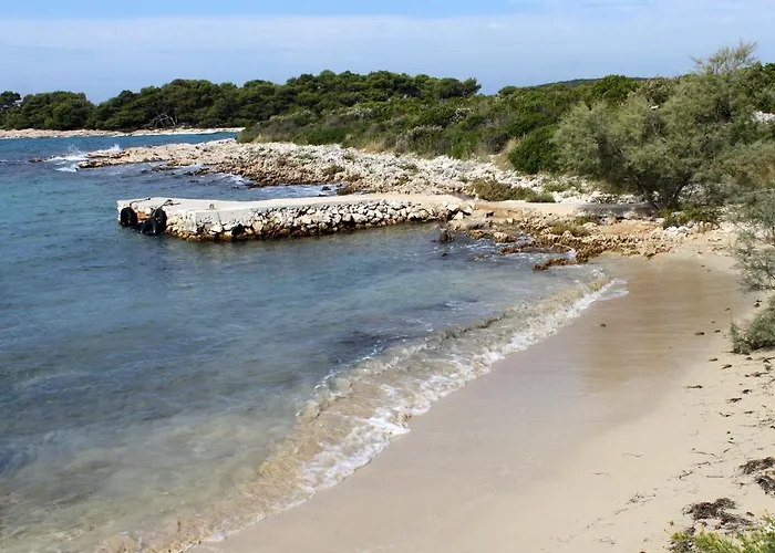 Secluded Fisherman's Cove Kobiljak, - 11391 *