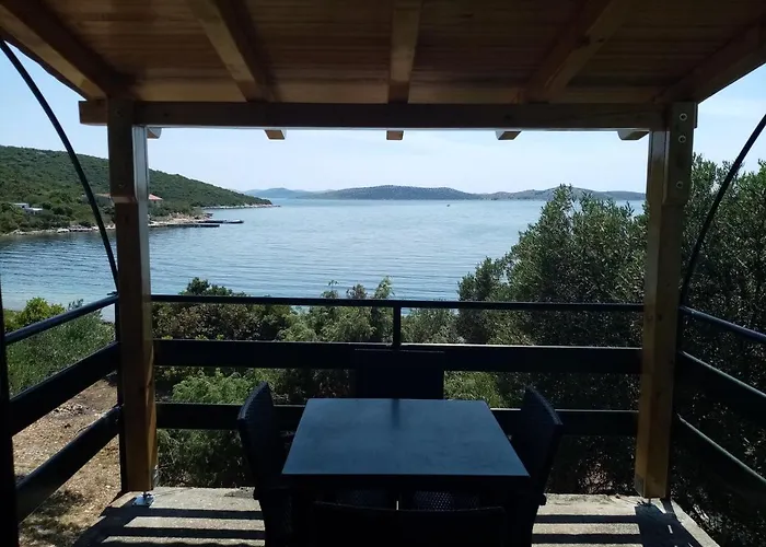 Secluded Fisherman's Cove Kobiljak, - 11391 *